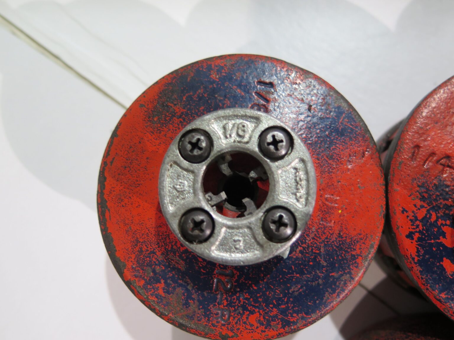 How to Use a Manual Pipe Threader 2024 Guide