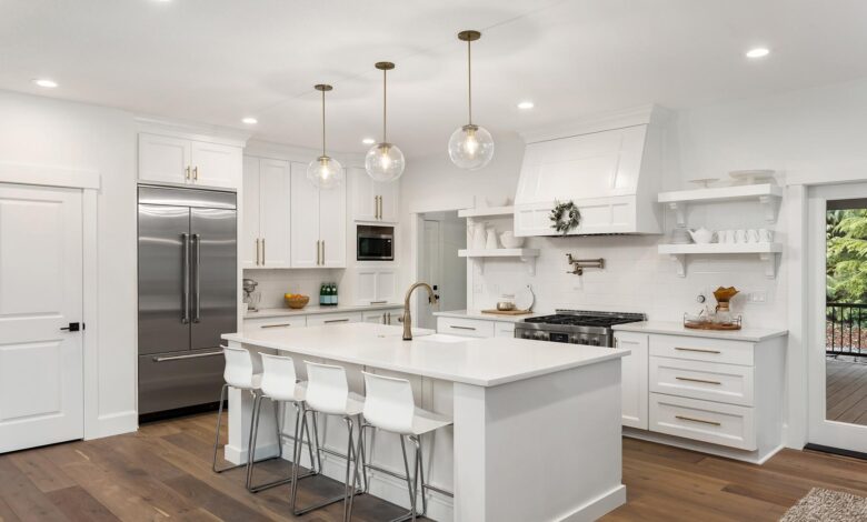 Hang Pendant Lights In Your Kitchen, How To Determine Pendant Size For Kitchen Island