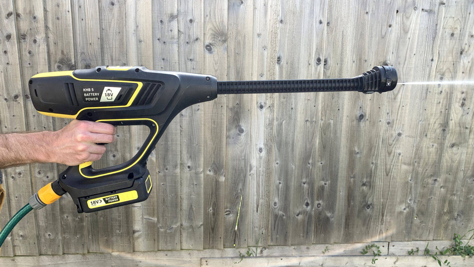 How to Clean Siding with a Battery Powered Pressure Washer?