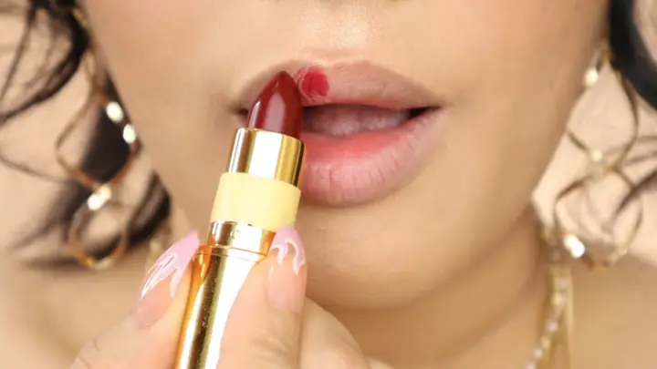 Lipstick for sensitive skin