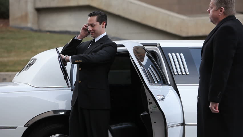 how-much-should-you-tip-a-limo-chauffeur