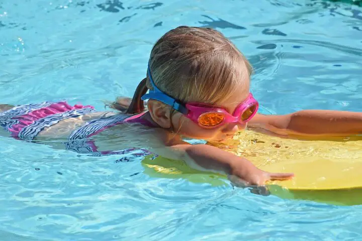 kids swimming